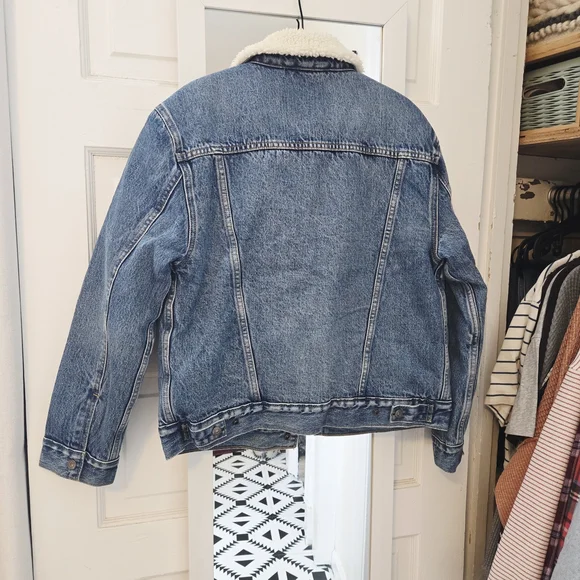 Levis Sherpa Trucker Jacket - Picture 2 of 10